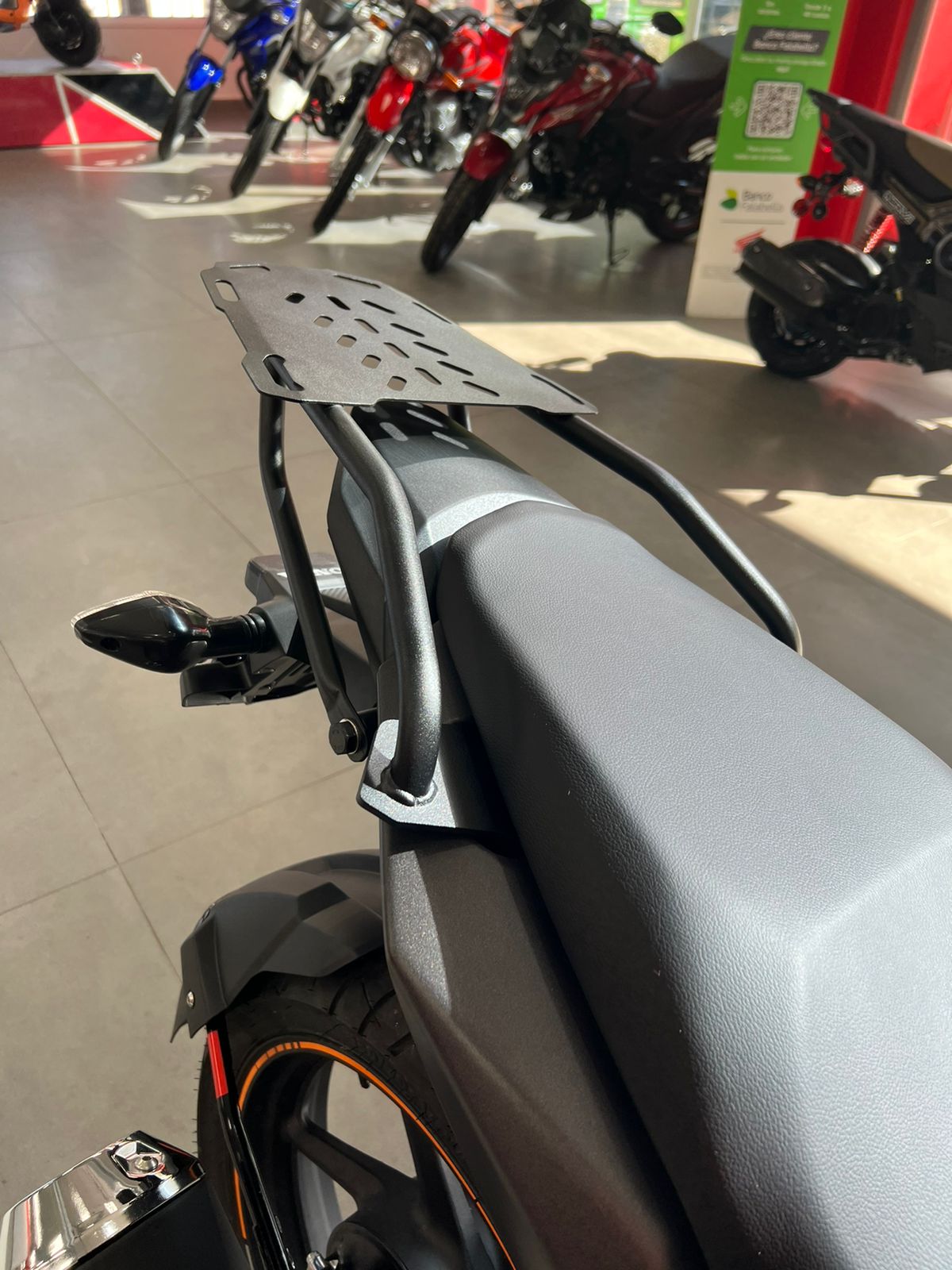 Parrilla anclaje Honda X-blade