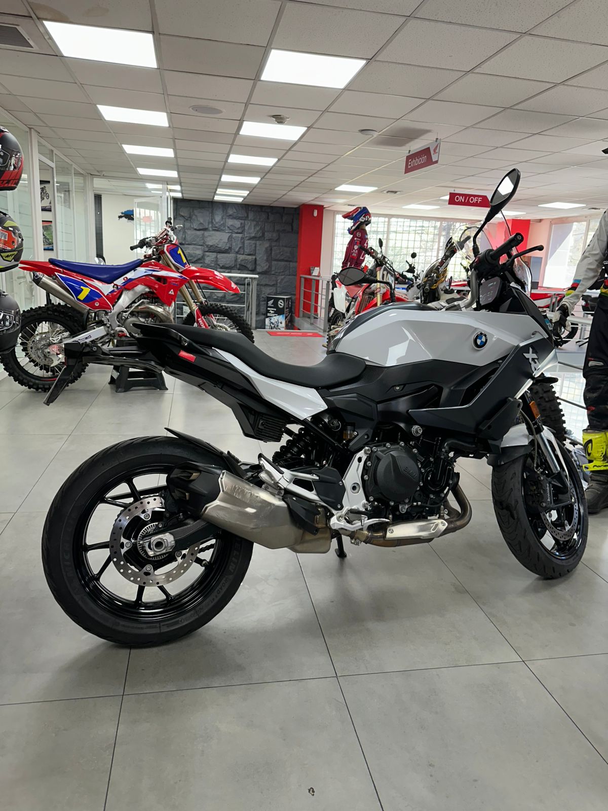 BMW F900XR
