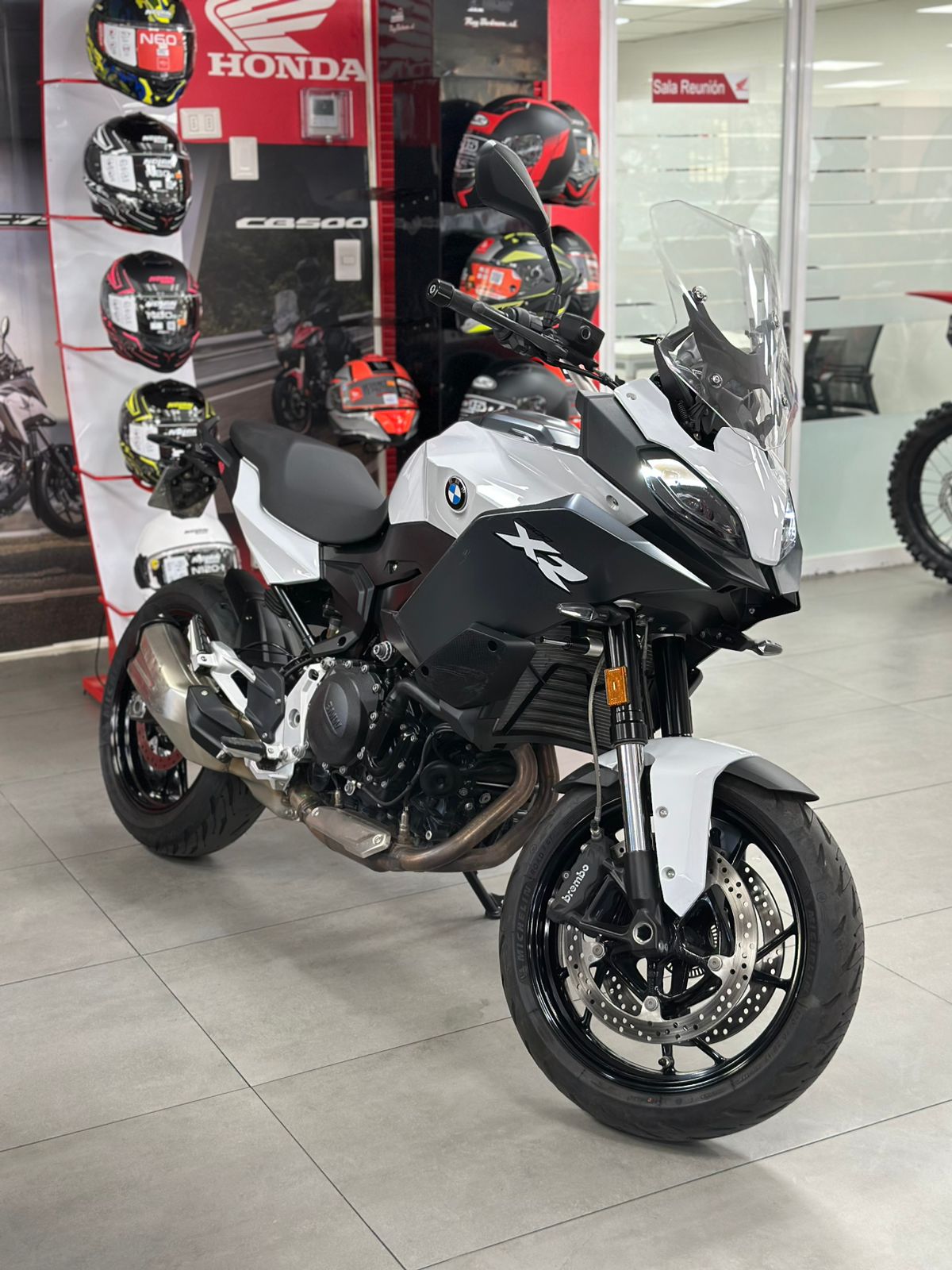 BMW F900XR