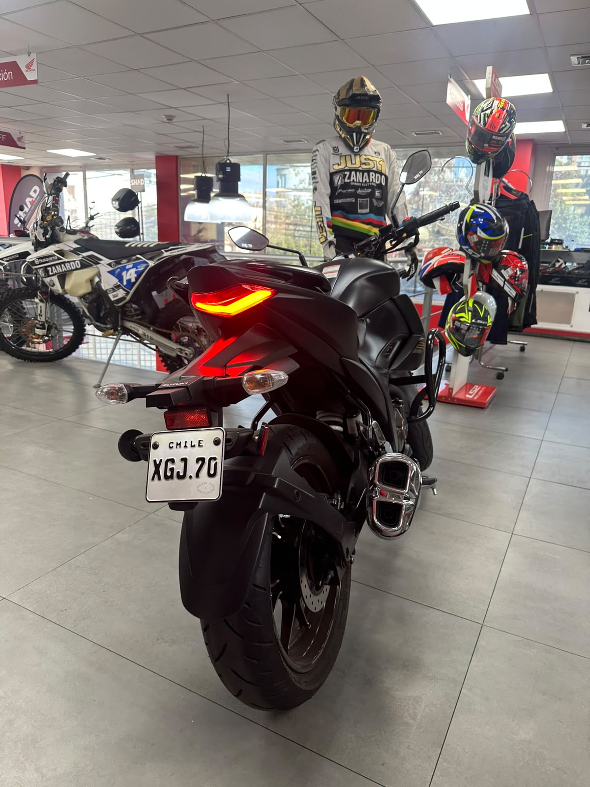 SUZUKI GIXXER 250