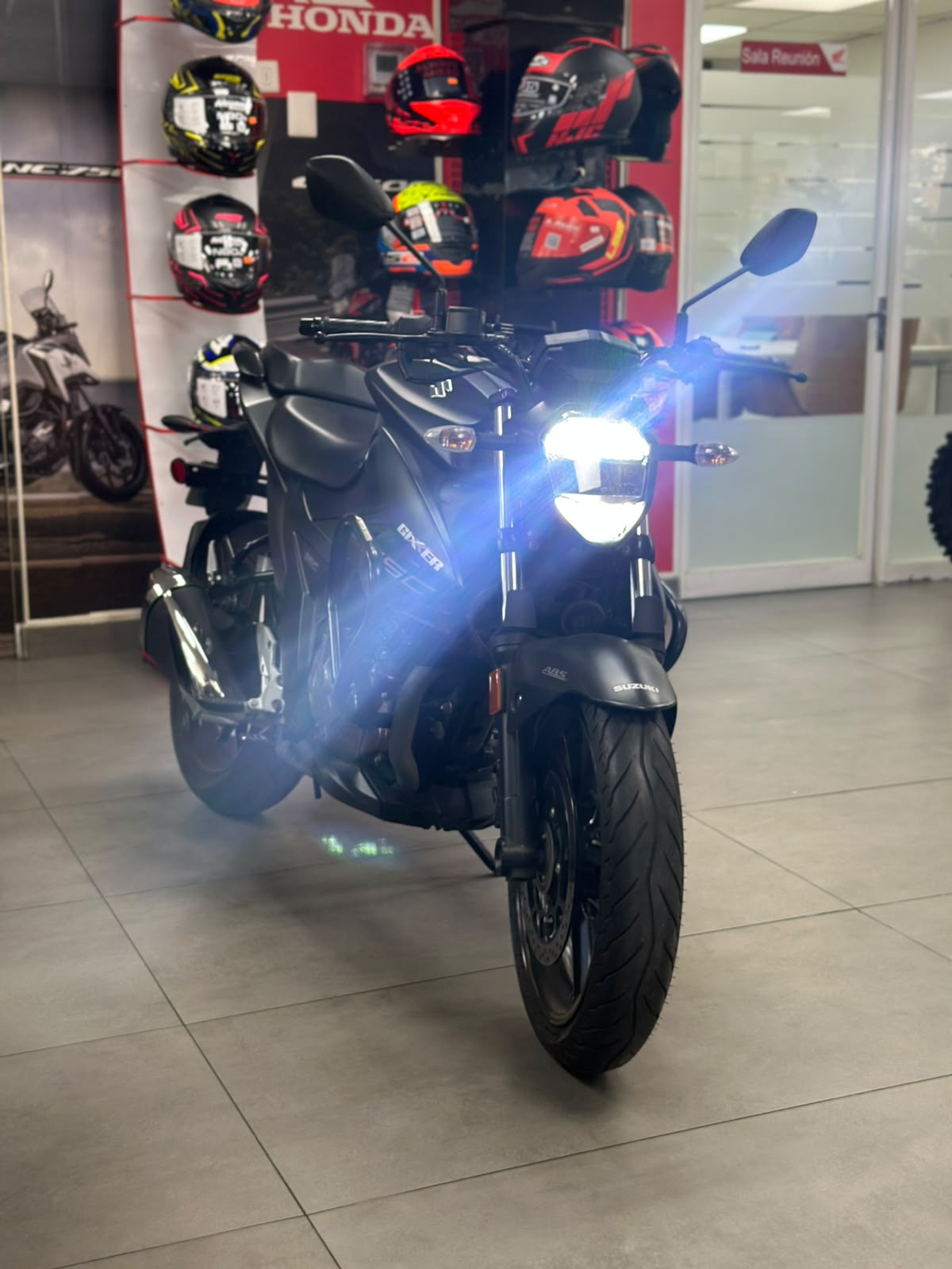SUZUKI GIXXER 250