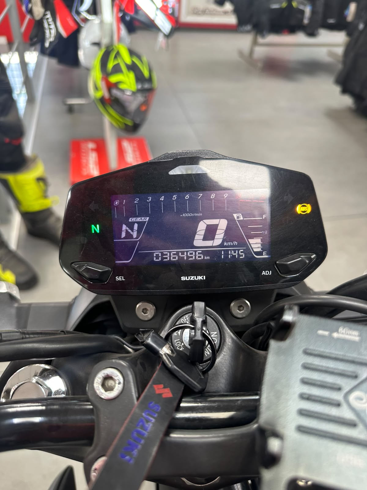SUZUKI GIXXER 250