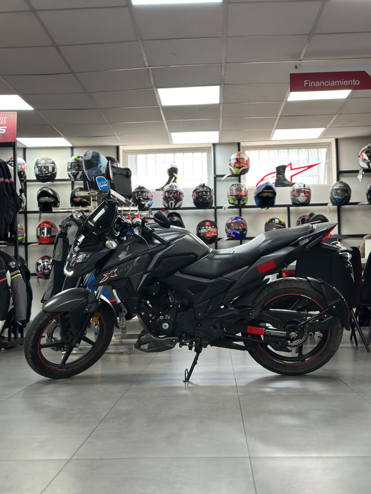 Honda CB160 X-BLADE
