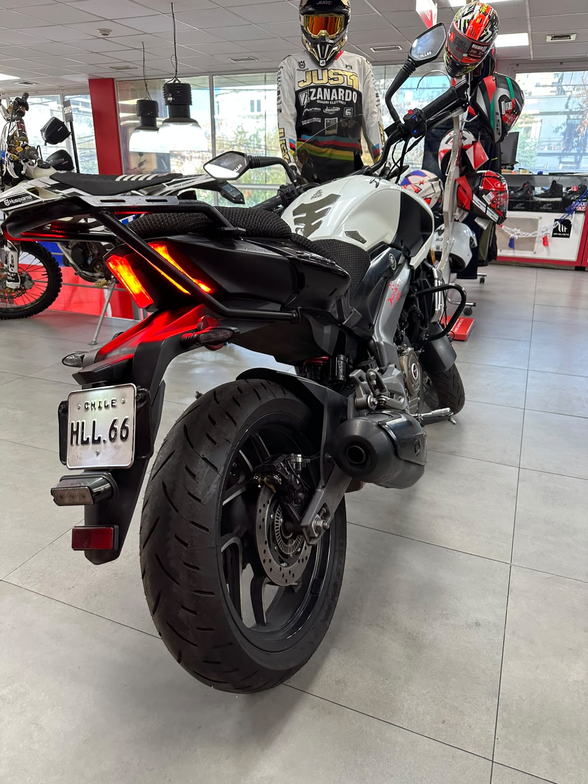 BAJAJ DOMINAR 400