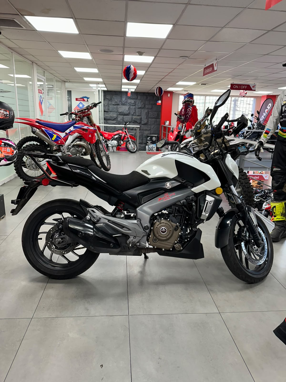 BAJAJ DOMINAR 400