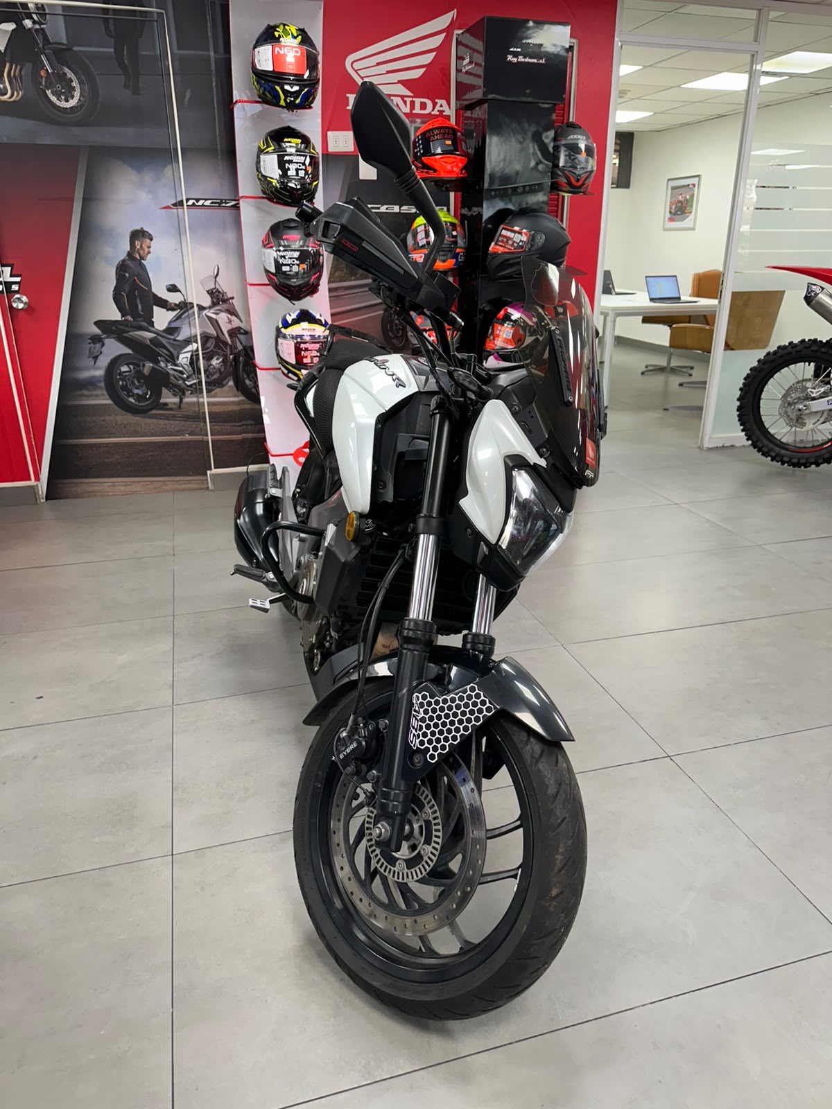 BAJAJ DOMINAR 400