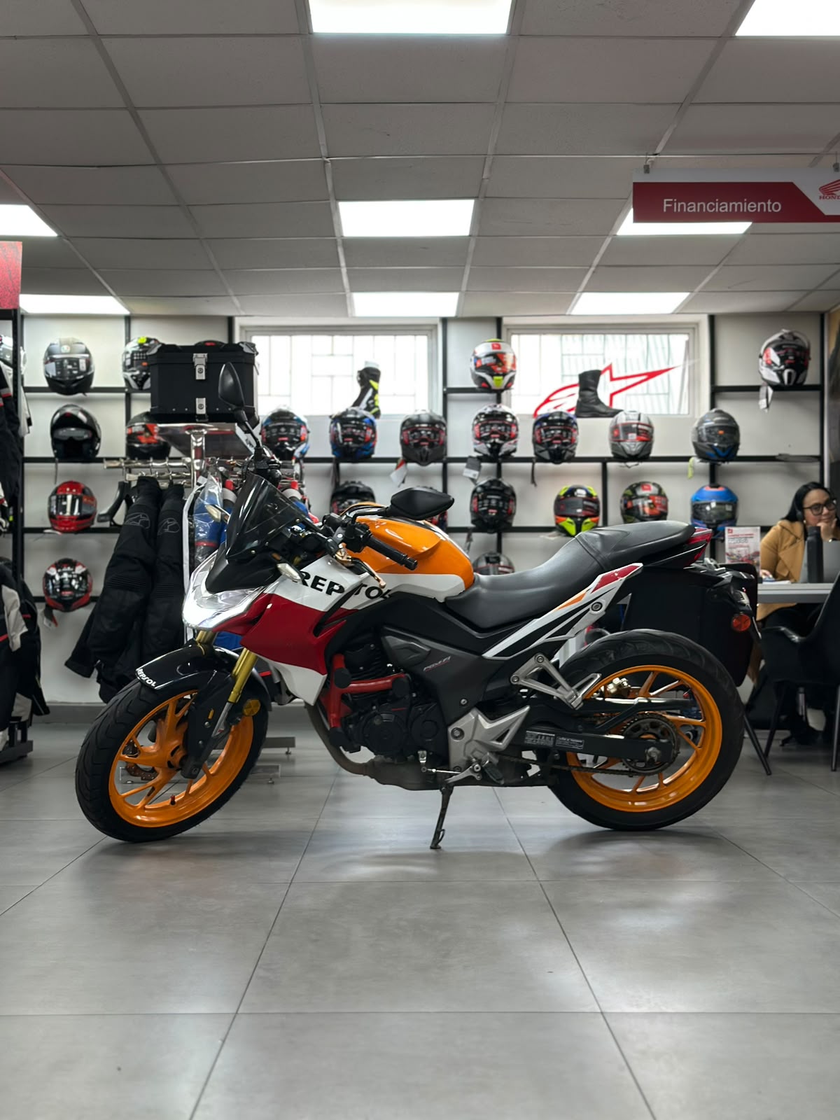 Honda CB190R REPSOL