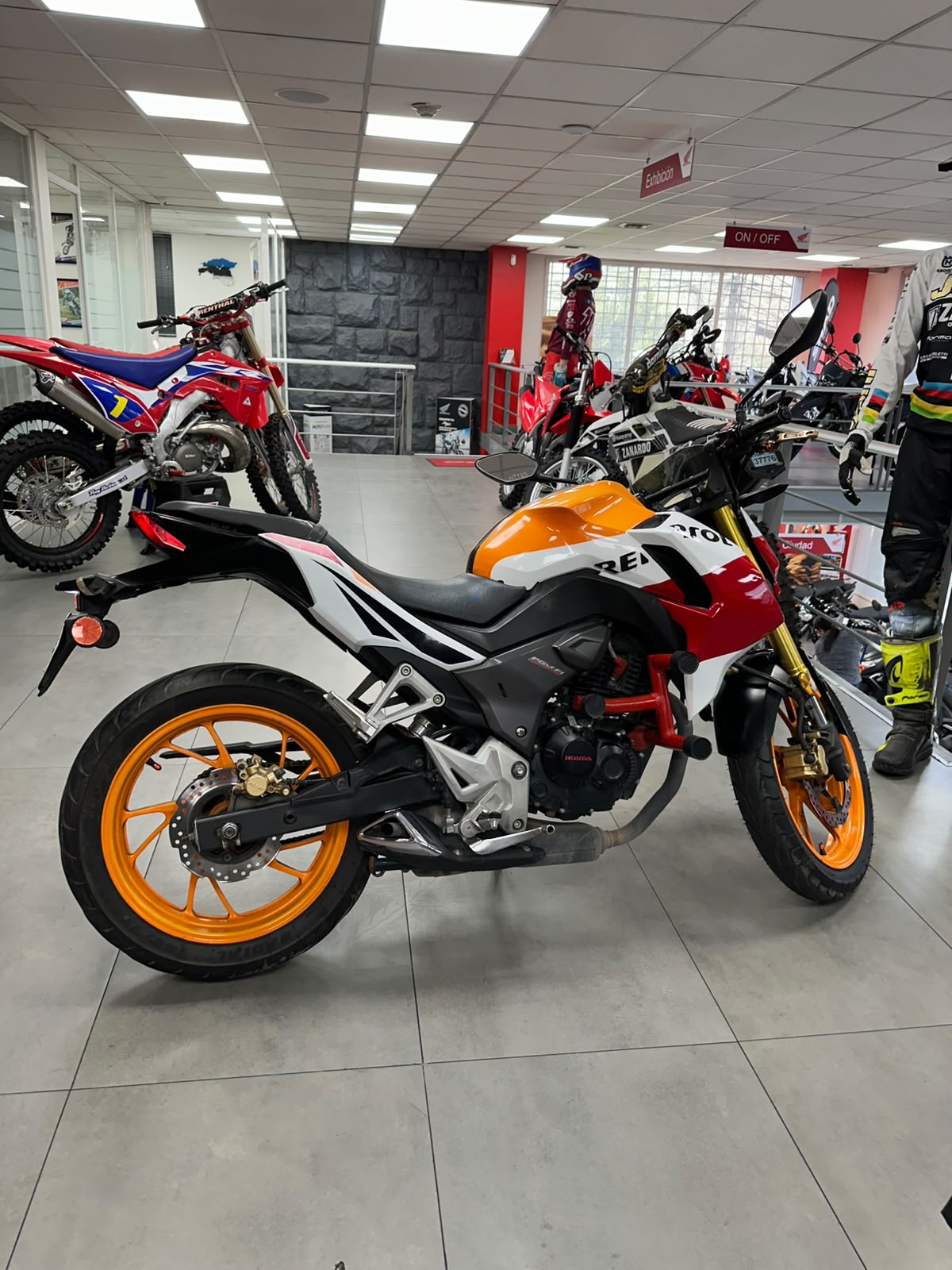 Honda CB190R REPSOL