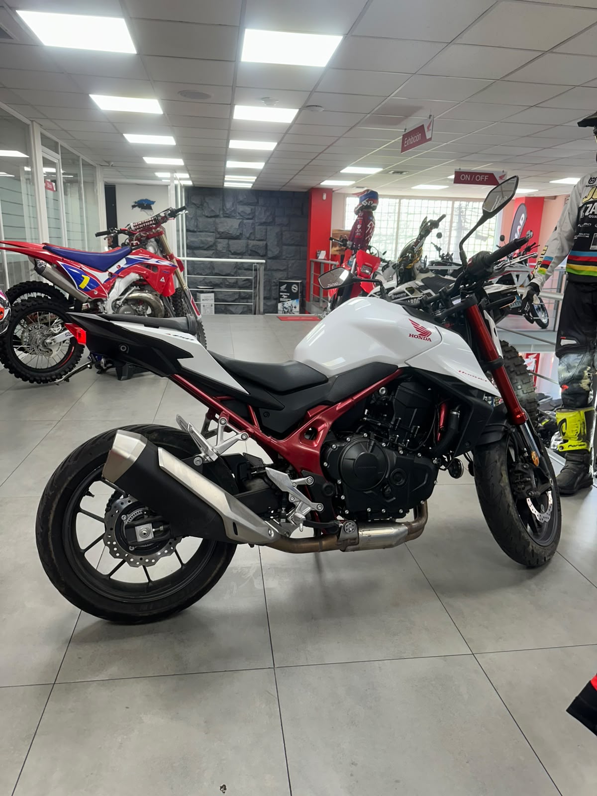 Honda hornet 750